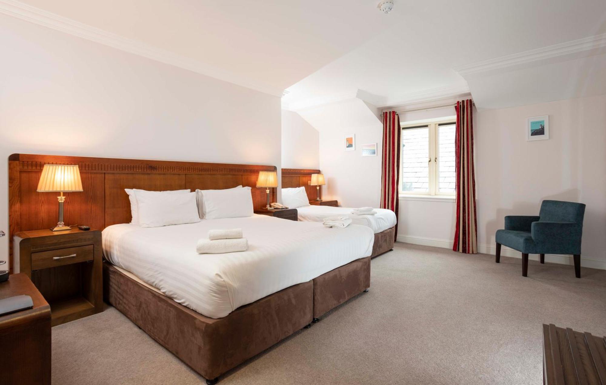 Schull Harbour Hotel & Leisure Centre Екстериор снимка